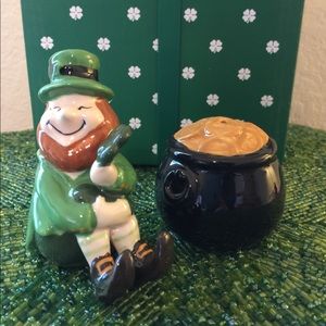 St. Patrick’s day leprechaun and pot o gold salt and pepper shakers set…